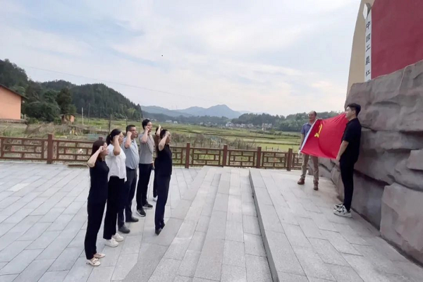 【主題黨日+】傳承紅色基因 情系老區(qū)人民——萬(wàn)載縣人民醫(yī)院臨床第三黨支部開展主題黨日活動(dòng)